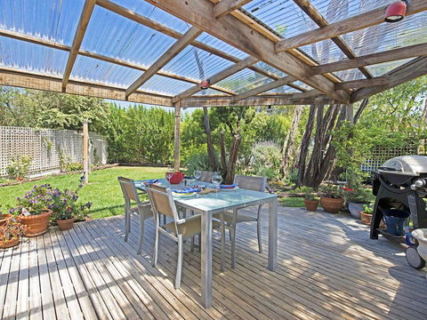 Just Beachy Beach House - Pet Friendly! - Accommodation BNB 3