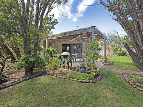 Just Beachy Beach House - Pet Friendly! - Accommodation BNB 2