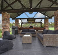 Kelman Cottage - tucked away with pool  native wildlife - Accommodation BNB