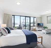 King size studio with water view walk to the city - Accommodation BNB