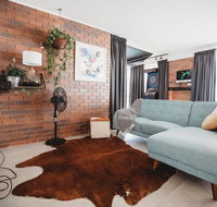 Kirra Hill Coolangatta Renovated Apt w Beach Views - Accommodation BNB