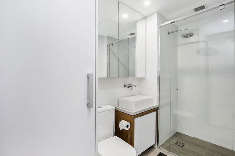 KOZYGURU FORTITUDE VALLEY 2 BED DESIGNER APT + FREE PARKING QFV179-803 - Accommodation BNB 1