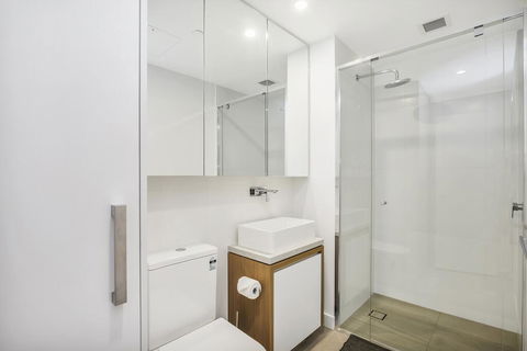 KOZYGURU FORTITUDE VALLEY DESIGNER GRADE 2 BED APT FREE PARKING QFV179-1401 - Accommodation BNB 1