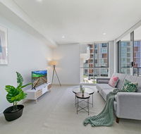 KOZYGURU MASCOT WALK TO STATION MODERN DESIGNER 2 BED APT FREE PARKING NMA260-312 - Accommodation BNB