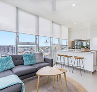 KOZYGURU NEWSTEAD DESIGNER 2 BED APT FREE PARKING POOL  GYM QNE088 - Accommodation BNB