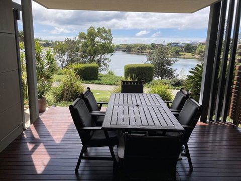 Lagoon-Front Luxury At Twin Waters Resort - Accommodation BNB 1
