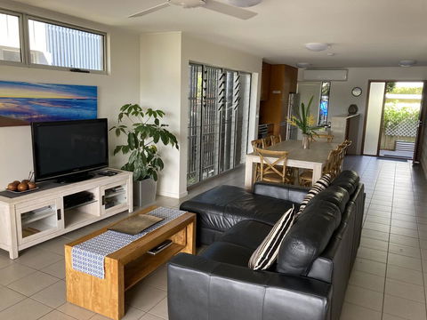 Lagoon-Front Luxury At Twin Waters Resort - Accommodation BNB 3