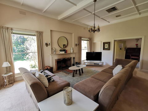 Lake House Benalla - Accommodation BNB 2