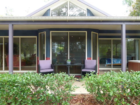 Lake Russell Lakeside Retreat - Accommodation BNB 2