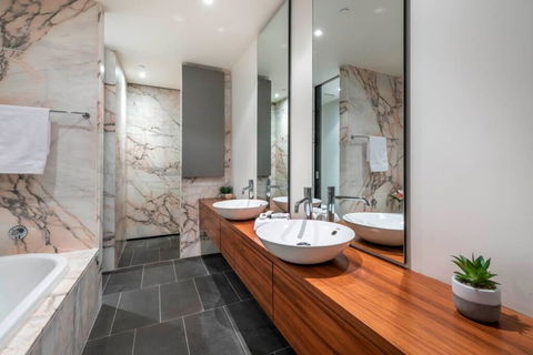 Lake Views, Central CBD Location//FREE WIFI+NETFLIX - Accommodation BNB 3