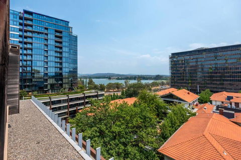 Lake Views, Central CBD Location//FREE WIFI+NETFLIX - Accommodation BNB 2