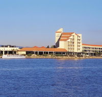 Lakes Hotel - Accommodation BNB
