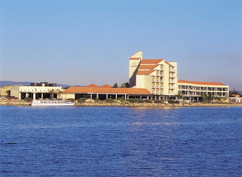 Lakes Hotel - Accommodation BNB 0