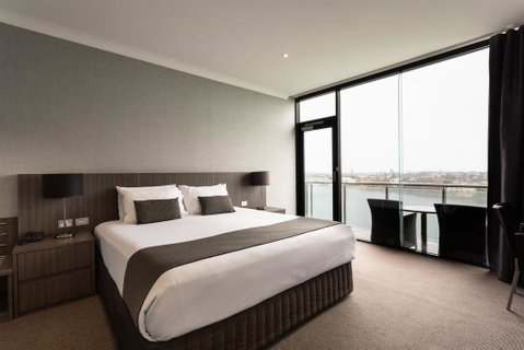Lakes Hotel - Accommodation BNB 2