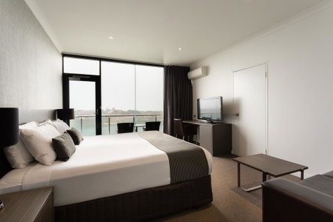 Lakes Hotel - Accommodation BNB 3