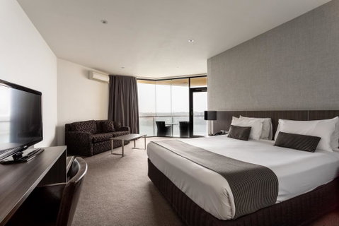 Lakes Hotel - Accommodation BNB 1