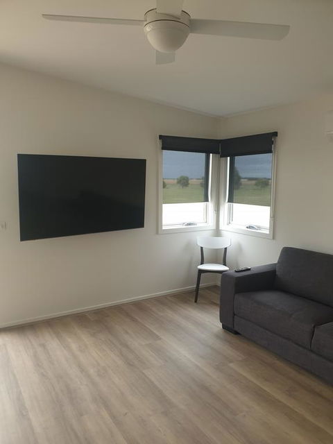 Lara Lodge - Accommodation BNB 2
