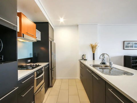 Large 3 Bedroom Apartment With River Views Near The Stadium - Accommodation BNB 1