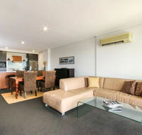 Large 3 Bedroom Apartment with River Views near the Stadium - Accommodation BNB