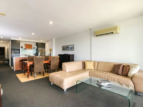 Large 3 Bedroom Apartment With River Views Near The Stadium - Accommodation BNB 0