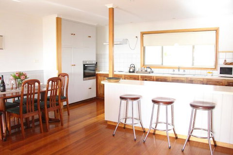 Lazy Wave Beach House - Accommodation BNB 2