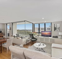 Light filled apartment with sweeping harbour views - Accommodation BNB