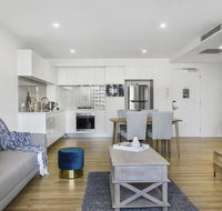 Luxe Beach Holiday Unit With Parking Pool and Gym - Accommodation BNB