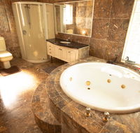 Luxuary self-contained living with Spa. - Accommodation BNB