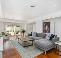 Luxury Family-size Home in Smart Beachside Suburb - Accommodation BNB