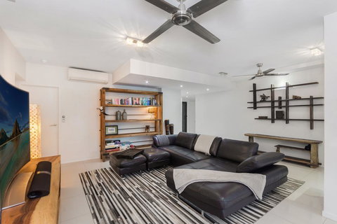 Luxury Pool Side Apartment In Beachfront Resort - Accommodation BNB 0