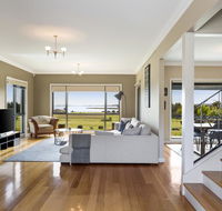 LUXURY WATERFRONT FAMILY HOME-TASMANIA I-L'Abode - Accommodation BNB