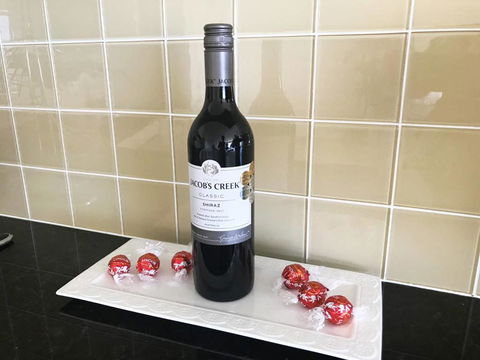 Luxury Waterfront Maroochydore Free Wine Netflix Parking - Accommodation BNB 3