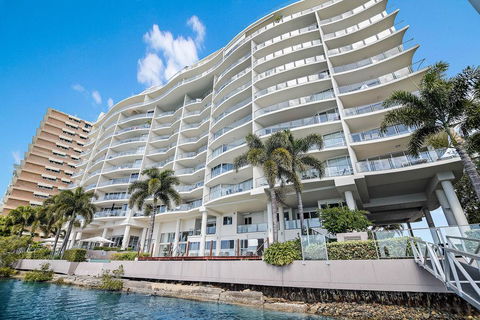 Luxury Waterfront Maroochydore Free Wine Netflix Parking - Accommodation BNB 2