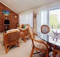 Macadamia Court Unit 2 8 Government Road - Accommodation BNB