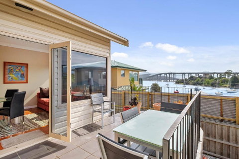 Manfield City Waterfront View Cottage - Accommodation BNB 1
