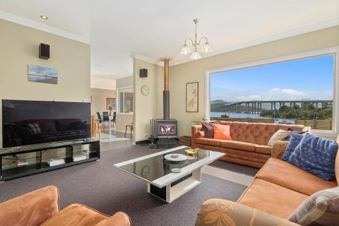 Manfield City Waterfront View Cottage - Accommodation BNB 0