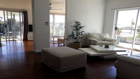 Maple Villa - Accommodation BNB 3