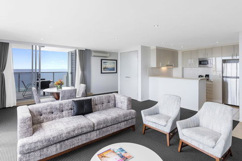 Meriton Suites Broadbeach - Accommodation BNB 3