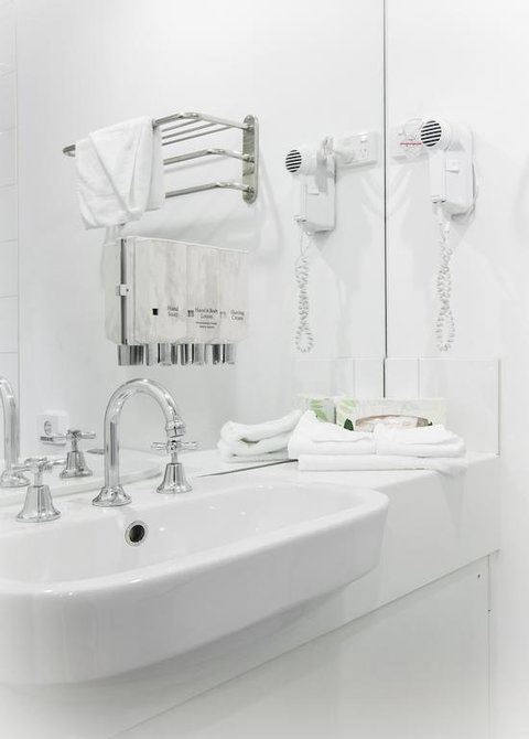 Miami Hotel Melbourne - Accommodation BNB 3