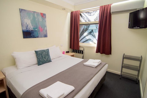 Miami Hotel Melbourne - Accommodation BNB 1