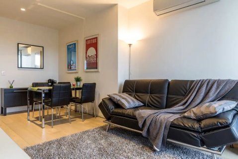 Modern 1 Bedroom Apartment In Tranquil Parklands - Accommodation BNB 1