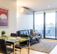 Modern 1 Bedroom Apartment In Tranquil Parklands - Accommodation BNB