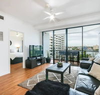 Modern 2 Bedroom River View Apartment in Docklands - Accommodation BNB