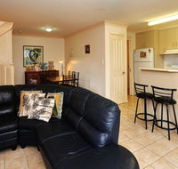 Modern 3 Bedroom Townhouse - Accommodation BNB