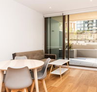 Modern Apartment in Darling Harbour