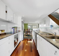 Modern Brisbane City Penthouse - Accommodation BNB