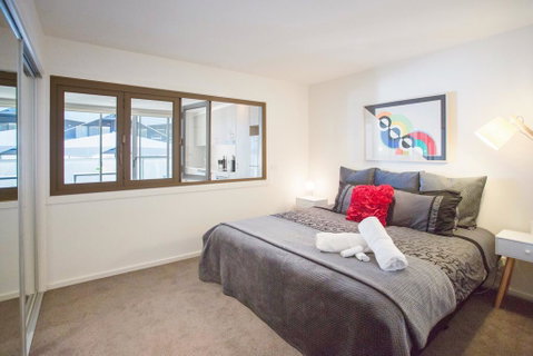 Modern Executive Apartment @ Braddon, 1BR, Wine, Wifi, Secure Parking, Canberra - Accommodation BNB 2