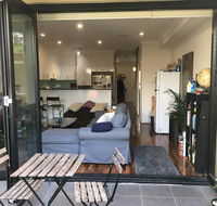 Modern house close to Sydneys vibrant Newtown area - Accommodation BNB