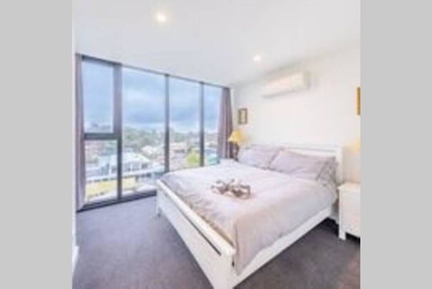 Modern Luxury 3 Bedroom Apartment With Sea Views - Accommodation BNB 0