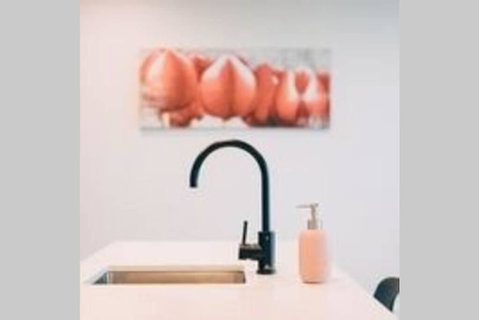Modern Luxury 3 Bedroom Apartment With Sea Views - Accommodation BNB 2